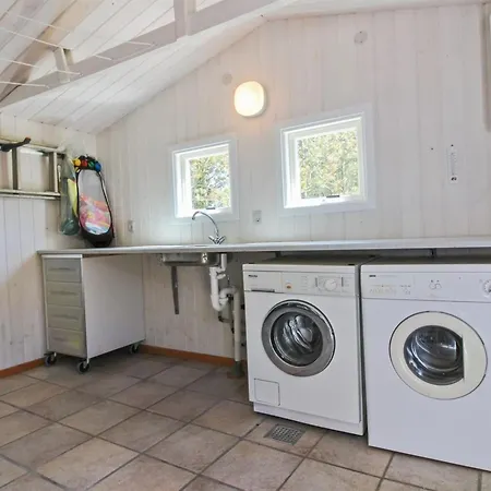 Holiday home Hillmari *